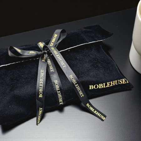 Signature Pouch